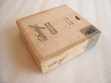 Load image into Gallery viewer, Davidoff Signature Exquisitos Empty Cigar Box