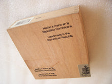 Load image into Gallery viewer, Davidoff Signature Exquisitos Empty Cigar Box