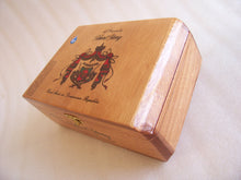 Load image into Gallery viewer, Arturo Fuente Hemingway Short Story Empty Cigar Box
