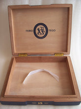 Load image into Gallery viewer, Ferio Tego Empty Cigar Box Travel Humidor
