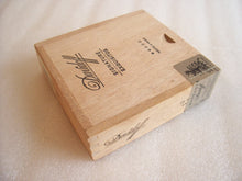 Load image into Gallery viewer, Davidoff Signature Exquisitos Empty Cigar Box
